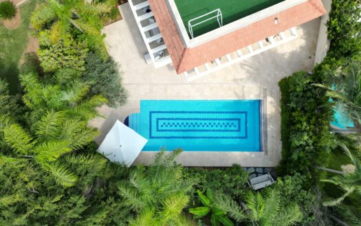 Architect-Designed Home on a 585 m²