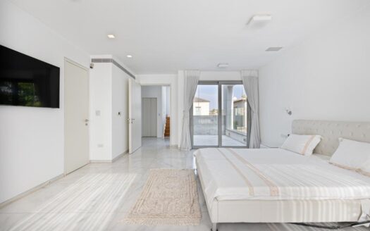 Elegant Villa with Pool